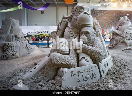 KULTUR Sandskulpturen Wettbewerb à Toronto (150829) -- TORONTO, le 28 août 2015 -- des sculptures de sable ont été vues lors du Concours international de sculptures de sable par paires de 2015 à la 137e exposition nationale canadienne à Toronto, Canada, le 28 août 2015.) CANADA-TORONTO-CNE-SAND SCULPTING PAIRS COMPETITION ZouxZheng PUBLICATIONxNOTxINxCHN Culture Sand sculptures Competition in Toronto Toronto août 28 2015 Sand sculptures are Lakes lors du concours international de Sand Sculpting pairs 2015 À la 137e exposition nationale canadienne à Toronto Canada août 28 2015 Canada Toronto CNE Sand sculpting p Banque D'Images