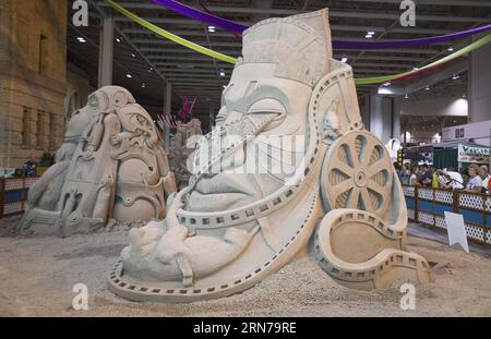 KULTUR Sandskulpturen Wettbewerb à Toronto (150829) -- TORONTO, le 28 août 2015 -- des sculptures de sable sont exposées lors du concours international de paires de sculptures de sable 2015 à la 137e exposition nationale canadienne à Toronto, Canada, le 28 août 2015.) CANADA-TORONTO-EXPOSITION NATIONALE CANADIENNE-CONCOURS DE COUPLES DE SCULPTURE SUR SABLE ZouxZheng PUBLICATIONxNOTxINxCHN Culture Concours de sculptures sur sable à Toronto Toronto 28 2015 août des sculptures sur sable sont exposées lors du concours international de couples de sculpture sur sable 2015 À la 137e exposition nationale canadienne à Toronto Canada août 28 2015 C. Banque D'Images