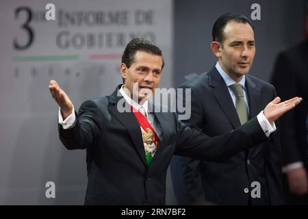 (150902) -- MEXICO, 2 septembre 2015 -- le président mexicain Enrique Pena Nieto (L) a fait des gestes avant le troisième rapport sur l'état de la nation à Mexico, capitale du Mexique, le 2 septembre 2015. Le président mexicain Enrique Pena Nieto a présenté son troisième rapport sur l'état de la nation au Congrès mercredi. (vf) MEXICO-MEXICO CITY-PRESIDENT-STATE OF THE NATION-REPORT PEDROxMERA PUBLICATIONxNOTxINxCHN 150902 Mexico City sept 2 2015 le Président MEXICAIN Enrique Pena Nieto l gestes avant le troisième Rapport sur l'état de la Nation à Mexico City capitale du Mexique LE 2 2015 septembre le Président MEXICAIN Enriq Banque D'Images