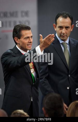 (150902) -- MEXICO, 2 septembre 2015 -- le président mexicain Enrique Pena Nieto (L) a fait des gestes avant le troisième rapport sur l'état de la nation à Mexico, capitale du Mexique, le 2 septembre 2015. Le président mexicain Enrique Pena Nieto a présenté son troisième rapport sur l'état de la nation au Congrès mercredi. (vf) MEXICO-MEXICO CITY-PRESIDENT-STATE OF THE NATION-REPORT PEDROxMERA PUBLICATIONxNOTxINxCHN 150902 Mexico City sept 2 2015 le Président MEXICAIN Enrique Pena Nieto l gestes avant le troisième Rapport sur l'état de la Nation à Mexico City capitale du Mexique LE 2 2015 septembre le Président MEXICAIN Enriq Banque D'Images