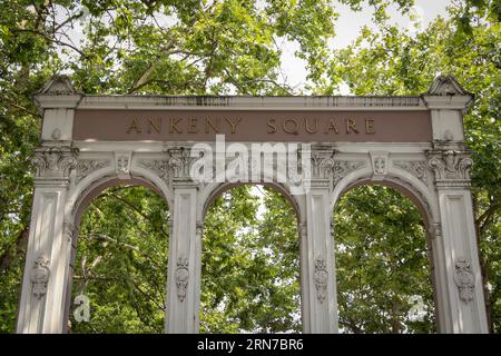 Piliers à l'entrée de Ankeny Square dans le centre-ville de Portland, Oregon Banque D'Images