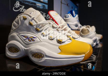 La marque Reebok vêtements et chaussures de sport a un grand magasin sur Union Square à Manhattan, 2023, New York City, États-Unis Banque D'Images
