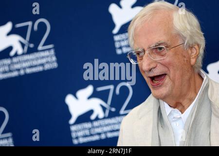 (150908) -- VENISE, 8 septembre 2015 -- le réalisateur Bertrand Tavernier assiste à un photocall pour Bertrand Tavernier Lion d'or pour Lifetime Achievement 2015 lors du 72e Festival du film de Venise à Venise, Italie, le 8 septembre 2015. ) ITALY-VENICE-FILM-FESTIVAL-72ND-LION D'OR POUR LIFETIME ACHIEVEMENT-PHOTOCALL JinxYu PUBLICATIONxNOTxINxCHN Venise sept 8 2015 le réalisateur Bertrand Tavernier assiste à un appel photo pour Bertrand Tavernier Lion d'or pour Lifetime Achiev lors du 72e Festival du film de Venise Italie LE 8 2015 septembre 2015 72e Lion d'or pour Lifetime Achiev Banque D'Images