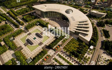 SHANGHAI - -- la photo prise le 7 septembre 2015 montre une vue aérienne du Musée des sciences et de la technologie de Shanghai dans la municipalité de Shanghai de l est de la Chine. (Yxb) NiuxYixin PUBLICATIONxNOTxINxCHN Shanghai photo prise LE 7 2015 septembre montre une vue aérienne du Musée des Sciences de Shanghai en Chine orientale S Municipalité de Shanghai yxb PUBLICATIONxNOTxINxCHN Banque D'Images