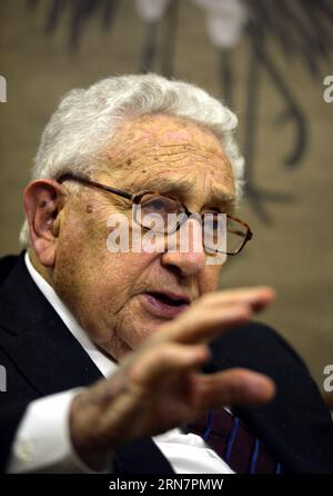 (150917) -- NEW YORK, 17 septembre 2015 -- l'ancien secrétaire d'État américain Henry Kissinger s'exprime lors d'une interview exclusive avec Xinhua à New York le 9 septembre 2015.) US-NEW YORK-HENRY KISSINGER-INTERVIEW wangxlei PUBLICATIONxNOTxINxCHN New York sept 17 2015 l'ancien secrétaire d'État Henry Kissinger parle lors d'une interview exclusive avec XINHUA à New York sept 9 2015 USS New York Henry Kissinger Interview WangxLei PUBLICATIONxNOTxINxCHN Banque D'Images