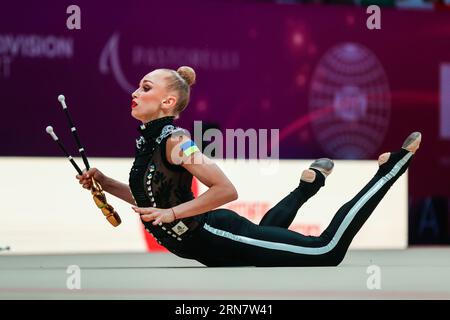 Valencia, Espagne. 24 août 2023. Viktoriia Onopriienko (UKR) vu en action lors des 40e Championnats du monde FIG DE gymnastique rythmique Valence 2023 à Feria de Valencia, Valence. (Photo de Fabrizio Carabelli/SOPA Images/Sipa USA) crédit : SIPA USA/Alamy Live News Banque D'Images