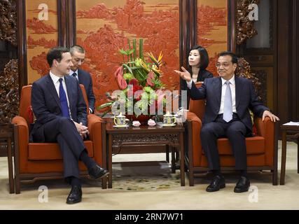 (150921) -- BEIJING, 21 septembre 2015 -- le premier ministre chinois Li Keqiang (R) rencontre le chancelier de l'Échiquier britannique George Osborne, à Beijing, capitale de la Chine, le 21 septembre 2015.) (zkr) CHINA-BEIJING-LI KEQIANG-BRITAIN-OSBORNE-MEETING(CN) XiexHuanchi PUBLICATIONxNOTxINxCHN Beijing septembre 21 2015 le Premier ministre chinois a quitté Keqiang r rencontre le chancelier britannique de l'Échiquier George Osborne à Beijing capitale de la Chine sept 21 2015 CCR Chine Pékin a quitté Keqiang Britain Osborne Réunion CN XiexHuanchi PUBLICATIONxNOxNOxNOxNOxNOxNoxN Banque D'Images