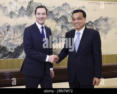 (150921) -- BEIJING, 21 septembre 2015 -- le premier ministre chinois Li Keqiang (R) rencontre le chancelier de l'Échiquier britannique George Osborne, à Beijing, capitale de la Chine, le 21 septembre 2015.) (zkr) CHINA-BEIJING-LI KEQIANG-BRITAIN-OSBORNE-MEETING(CN) XiexHuanchi PUBLICATIONxNOTxINxCHN Beijing septembre 21 2015 le Premier ministre chinois a quitté Keqiang r rencontre le chancelier britannique de l'Échiquier George Osborne à Beijing capitale de la Chine sept 21 2015 CCR Chine Pékin a quitté Keqiang Britain Osborne Réunion CN XiexHuanchi PUBLICATIONxNOxNOxNOxNOxNOxNoxN Banque D'Images