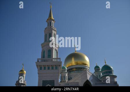 (150923) -- MOSCOU, 23 septembre 2015 -- la photo prise le 23 septembre 2015 montre la mosquée cathédrale de Moscou à Moscou, en Russie. La cérémonie d'ouverture de la nouvelle mosquée a eu lieu ici mercredi. ) (lrz) RUSSIE-MOSCOU-RELIGION-MOSCOW OUVERTURE DE LA MOSQUÉE DE LA CATHÉDRALE PavelxBednyakov PUBLICATIONxNOTxINxCHN Moscou sept 23 2015 photo prise LE 23 2015 septembre montre la mosquée de la cathédrale de Moscou la cérémonie d'ouverture de la nouvelle mosquée quel héros ici mercredi lrz Russie Moscou religion Mosquée Cathédrale Moscow ouverture PavelxBednyakov PUBLICATIONxNOTxINxINxCHN Banque D'Images