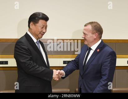 (150928) -- NEW YORK, 28 septembre 2015 -- le président chinois Xi Jinping (à gauche) rencontre le Premier ministre danois Lars Rasmussen à New York, aux États-Unis, le 28 septembre 2015. )(mcg) US-NEW YORK-CHINA-XI RÉUNION du Premier ministre DANOIS JINPING LixXueren PUBLICATIONxNOTxINxCHN New York septembre 28 2015 le président chinois Xi Jinping rencontre le Premier ministre danois Lars Rasmussen à New York les États-Unis septembre 28 2015 mcg États-Unis New York Chine Xi Jinping Réunion du Premier ministre danois LixXueren PUBLICATIONxNOTxNOTxINCHN Banque D'Images