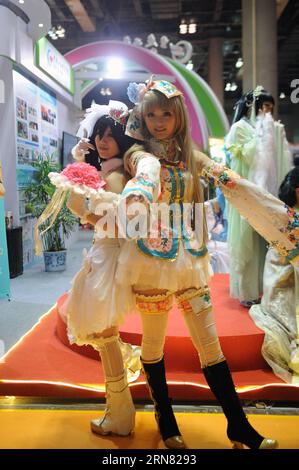 (151001) -- CHONGQING, 1 octobre 2015 -- les cosplayers posent pour la photo lors du 7e Festival d'animation, de bandes dessinées et de jeux (ACG) de Chine occidentale dans le sud-ouest de Chongqing, le 1 octobre 2015. Le festival a débuté ici jeudi. ) (mp) CHINA-CHONGQING-ACG FESTIVAL (CN) TangxYi PUBLICATIONxNOTxINxCHN Chongqing OCT 1 2015 cosplayers posent pour la photo lors du 7e festival de bandes dessinées et de jeux de Chine occidentale ACG dans le sud-ouest de la Chine S Chongqing OCT 1 2015 le festival a débuté ici jeudi MP Chine Chongqing ACG Festival CN TangxYi PUBLICATIONxNOTxINxINxCHN Banque D'Images