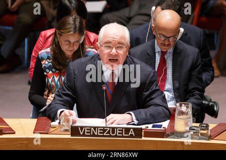 POLITIK Sitzung des un-Sicherheitsrats (151009) -- NEW YORK, 9 octobre 2015 -- Rafael Ramirez, Ambassadeur du Venezuela auprès des Nations Unies, parle après s'être abstenu de voter au Conseil de sécurité de l'ONU sur une résolution visant à perturber la traite des êtres humains et le trafic de migrants en haute mer au large des côtes libyennes au siège de l'ONU à New York, aux États-Unis, le 9 octobre 2015. Vendredi, le Conseil de sécurité des Nations unies a adopté une résolution visant à mettre fin à la traite des êtres humains et au trafic illicite de migrants en haute mer au large des côtes libyennes. UN-NEW YORK-CONSEIL DE SECURITE-MEDITTERRAN Banque D'Images