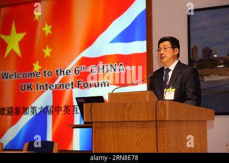 (151020) -- LONDRES, 19 octobre 2015 -- une photo fournie par l'administration chinoise du cyberespace montre Zhuang Rongwen, directeur adjoint de l'administration chinoise du cyberespace, prononçant un discours liminaire lors du 6e forum Internet Chine-Royaume-Uni à Londres le 19 octobre 2015. Le 6e Forum Internet Chine-Royaume-Uni s'est tenu ici lundi avec la participation de délégués chinois et britanniques de bureaux gouvernementaux, de sociétés Internet et d'institutions de recherche. UK-LONDRES-CHINE-INTERNET FORUM ZhangxJiawei PUBLICATIONxNOTxINxCHN Londres OCT 19 2015 photo fournie par Cyberspace Administration of China montre Zhuang Rongwen Dep Banque D'Images