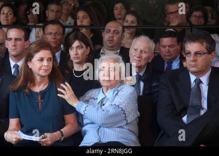 (151026) -- JERUALEM, Oct. 26, 2015 -- The family of the late Israeli Prime Minister Yitzhak Rabin, his daughter Dalia Rabin-Pelossof (L), his sister Rachel (C) and his son Yuval (R) attend a state memorial ceremony of Yitzhak Rabin, held on Mount Herzel in Jerusalem, on Oct. 26, 2015. Jerusalem and Tel Aviv on Monday marked the 20th anniversary of the assassination of the late Israeli Prime Minister Yitzhak Rabin. Yitzhak Rabin was assassinated after attending a massive peace rally in Tel Aviv on the evening of November 4, 1995, after months of incitement and right wing extremists protests, e Banque D'Images