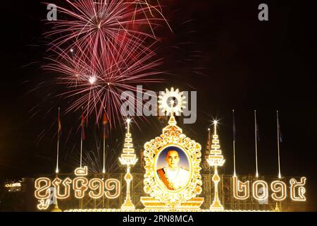 (151029) -- PHNOM PENH, Oct. 29, 2015 -- Photo taken on Oct. 29, 2015 shows fireworks exploding in the sky in Phnom Penh, Cambodia. Fireworks were shot into the sky over Tonle Sap River in front of the capital s Royal Palace on Thursday night to celebrate the 11th anniversary of King Norodom Sihamoni s coronation. ) CAMBODIA-PHNOM PENH-KING-CORONATION-ANNIVERSARY-CELEBRATION Phearum PUBLICATIONxNOTxINxCHN   Phnom Penh OCT 29 2015 Photo Taken ON OCT 29 2015 Shows Fireworks exploding in The Sky in Phnom Penh Cambodia Fireworks Were Shot into The Sky Over Tonle SAP River in Front of The Capital S Stock Photo
