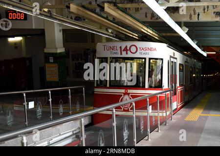 (151029) -- ISTANBUL, - la photo prise le 16 mai 2015 montre le premier métro de Turquie avec 140 ans d histoire à Istanbul, Turquie. La Turquie a observé le jour de la République le 29 octobre. ) TURQUIE-ISTANBUL-RÉPUBLIQUE JOUR-ROUGE HexCanling PUBLICATIONxNOTxINxCHN Istanbul la photo prise LE 16 2015 mai montre la Turquie S le plus ancien métro avec 140 ans d'histoire à Istanbul Turquie Turquie observée jour de la République LE 29 octobre Turquie Istanbul jour de la République Rouge HexCanling PUBLICATIONxNOTxINxCHN Banque D'Images