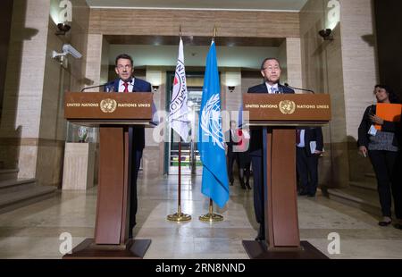 (151031) -- GENÈVE, 31 octobre 2015 -- le Secrétaire général des Nations Unies Ban Ki-moon (à droite) et Peter Maurer, Président du Comité international de la Croix-Rouge (CICR), assistent à une conférence de presse après une réunion bilatérale sur les crises humanitaires mondiales au siège européen des Nations Unies à Genève, en Suisse, le 31 octobre 2015. Ban Ki-moon et Peter Maurer ont averti samedi que les civils du monde entier sont de plus en plus victimes d'un mépris systémique du droit international humanitaire. SUISSE-GENÈVE-BAN KI-MOON-PETER MAURER-MEETING XUXJINQUAN PUBLICATIONXNOTXINX Banque D'Images