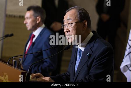 (151031) -- GENÈVE, 31 octobre 2015 -- le Secrétaire général des Nations Unies Ban Ki-moon (à droite) et Peter Maurer, Président du Comité international de la Croix-Rouge (CICR), assistent à une conférence de presse après une réunion bilatérale sur les crises humanitaires mondiales au siège européen des Nations Unies à Genève, en Suisse, le 31 octobre 2015. Ban Ki-moon et Peter Maurer ont averti samedi que les civils du monde entier sont de plus en plus victimes d'un mépris systémique du droit international humanitaire. SUISSE-GENÈVE-BAN KI-MOON-PETER MAURER-MEETING XUXJINQUAN PUBLICATIONXNOTXINX Banque D'Images