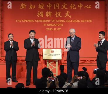 (151107) -- SINGAPOUR, le 7 novembre 2015 -- le président chinois Xi Jinping (2e L) et le ministre singapourien émérite Goh Chok Tong (2e R) inaugurent le Centre culturel chinois à Singapour, le 7 novembre 2015.) (wf) SINGAPORE-CHINA-XI JINPING-GOH CHOK TONG-CHINA CULTURAL CENTER-INAUGURATION LixXueren PUBLICATIONxNOTxINxCHN Singapour novembre 7 2015 le président chinois Xi Jinping 2e l et les ministres singapourien émérites Goh Chok Tong 2e r inaugurent le China Cultural Center in Singapore 7 2015 WF Singapore China Jinping Goh Jinping Goh Xi Tong China Chinese China inauguration LixXueren PUBLICATIO Banque D'Images