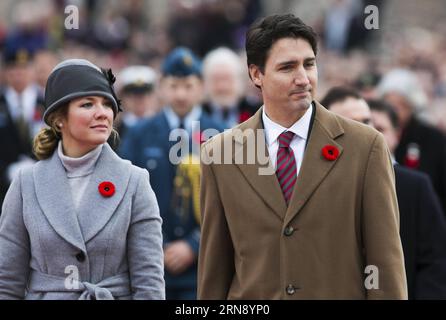 (151111) -- OTTAWA, le 11 nov. 2015 -- le premier ministre canadien Justin Trudeau et son épouse Sophie participent aux cérémonies du jour du souvenir au Monument commémoratif de guerre du Canada, à Ottawa, Canada, le 11 nov. 2015. ) CANADA-OTTAWA-REMEMBERANCE DAY ChrisxRoussakis PUBLICATIONxNOTxINxCHN 151111 Ottawa nov. 11 2015 les premiers ministres canadiens Justin Trudeau et son épouse Sophie participent aux cérémonies du jour du souvenir AU Mémorial national WAS à Ottawa Canada nov. 11 2015 Canada Ottawa Rememberance Day PUBLICATIONxNOTxINxCHN Banque D'Images