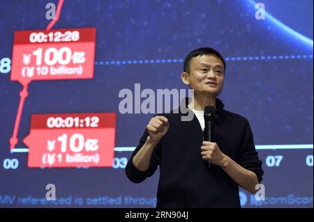 Jack Ma, fondateur et président d'Alibaba, réponses aux médias au Cube d'eau ou Centre national de natation à Beijing, capitale de la Chine, 12 novembre 2015. Les détaillants en ligne chinois ont enregistré des ventes record lors de la journée de shopping unique de cette année, alors que les consommateurs se bousculent pour obtenir des remises et des offres sur le plus grand événement de shopping en ligne au monde. Au cours de la transaction en ligne de 24 heures le 11 novembre, les ventes à Alibaba s marché avaient atteint 91,217 milliards de yuans (14,3 milliards de dollars américains), dépassant le record de Single s Day de l'année dernière de 57,1 milliards de yuans (8,97 milliards de dollars américains). (LFJ) CHINE-ALIBABA-SHO Banque D'Images