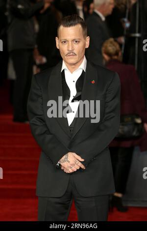 Londres, Royaume-Uni. 02 novembre 2017. Johnny Depp assiste à la première mondiale « Murder on the Orient Express » qui se tient au Royal Albert Hall de Londres. (Photo Fred Duval/SOPA Images/Sipa USA) crédit : SIPA USA/Alamy Live News Banque D'Images