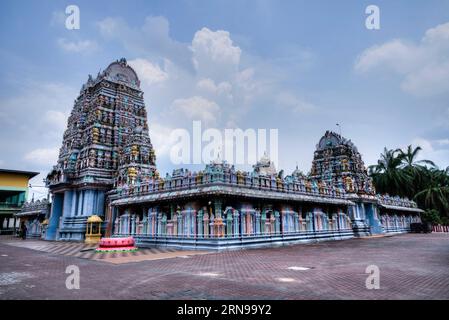 Scène autour de la structure du bâtiment et statue autour du temple Maha Parasakthi Patchaiamman Kathirvel Murugan Banque D'Images