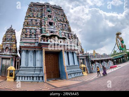 Scène autour de la structure du bâtiment et statue autour du temple Maha Parasakthi Patchaiamman Kathirvel Murugan Banque D'Images