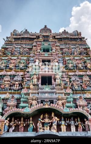 Scène autour de la structure du bâtiment et statue autour du temple Maha Parasakthi Patchaiamman Kathirvel Murugan Banque D'Images