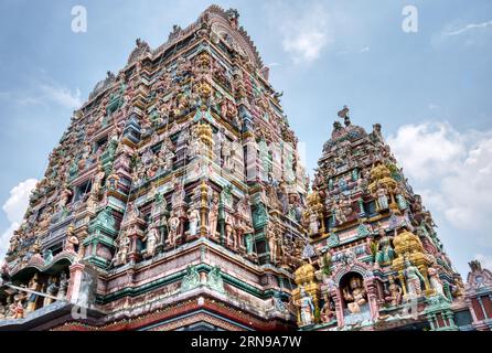 Scène autour de la structure du bâtiment et statue autour du temple Maha Parasakthi Patchaiamman Kathirvel Murugan Banque D'Images