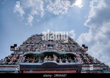 Scène autour de la structure du bâtiment et statue autour du temple Maha Parasakthi Patchaiamman Kathirvel Murugan Banque D'Images