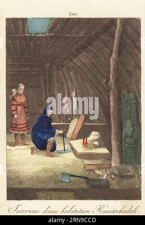 Kamchadal ou Koryak à l'intérieur d'une yourte, Kamchatka, années 1800 Un homme vêtu de peau de renne allume un feu, surveillé par une femme avec un enfant. Deux carcasses de chiens pendent d'un mur. Intérieur d'une habitation Kamtschadale. Gravure sur cuivre coloriée à la main tirée de l’Album des peuples, ou Collection de tableaux, Album of Peoples, ou Collection of Paintings, J. Langlume et Peltier, Paris, 1835. Réimprimé de Moeurs et coutumes des peuples, Hocquart, 1811. Banque D'Images