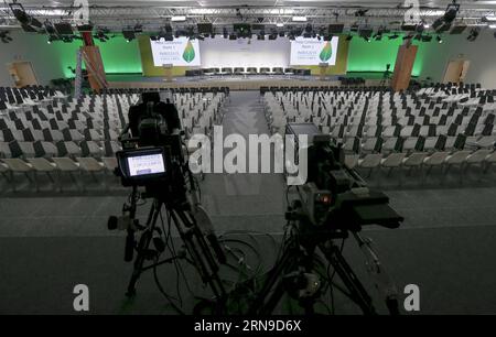 Klimakonferenz COP21 in Paris (151129) -- PARIS, Nov. 29, 2015 -- Photo taken on Nov. 29, 2015 shows the Press Conference Hall of Le Bourget where the 2015 United Nations Climate Change Conference (COP 21) will take place in Paris, France. Already at high terror alert, France planned to pour 11,000 policemen and gendarmes across the country to ensure the safety of the upcoming UN conference on climate change (COP21). ) (zjy) FRANCE-PARIS-COP 21 ZhouxLei PUBLICATIONxNOTxINxCHN   Climate Conference COP21 in Paris 151129 Paris Nov 29 2015 Photo Taken ON Nov 29 2015 Shows The Press Conference Hall Stock Photo