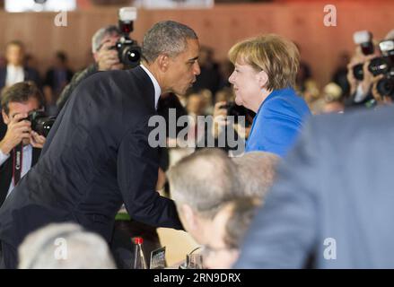 Weltklimagipfel in Paris - Merkel und Obama begrüßen sich (151130) -- PARIS, Nov. 30, 2015 -- U.S. President Barack Obama (L) greets German Chancellor Angela Merkel after delivering a speech during the 21st Conference of the Parties to the United Nations Framework Convention on Climate Change (COP 21) in Le Bourget, a suburb of Paris, capital of France, on Nov. 30, 2015. ) FRANCE-PARIS-COP 21-OBAMA-MERKEL HuangxJingwen PUBLICATIONxNOTxINxCHN   World Climate Summit in Paris Merkel and Obama welcome to 151130 Paris Nov 30 2015 U S President Barack Obama l greets German Chancellor Angela Merkel A Stock Photo