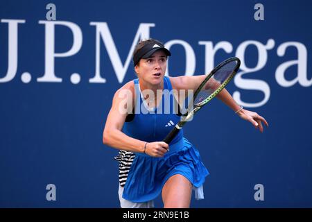 New York City, New York. 31 août 2023. NEW YORK CITY, NEW YORK - 31 AOÛT : Elina Svitolina d'Ukraine en action contre Anastasia Pavlyuchenkova lors du jour 4 de l'US Open au USTA Billie Jean King National tennis Center le 31 août 2023 à New York, New York. ( Crédit : Adam Stoltman/Alamy Live News Banque D'Images