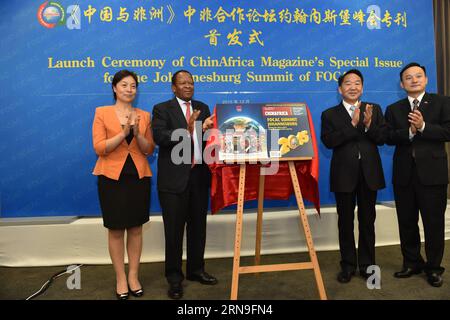 (151203) -- JOHANNESBURG, 3 décembre 2015 -- une photo prise le 3 décembre 2015 montre la cérémonie de lancement du numéro spécial du magazine ChinAfrica pour le prochain sommet de Johannesburg du Forum sur la coopération sino-africaine (FOCAC), à Johannesburg, en Afrique du Sud. ChinAfrica est un magazine mensuel en Afrique publié par China International Publishing Group. SOUTH AFRICA-JOHANNESBURG-MAGAZINE-LAUNCHING SunxRuibo PUBLICATIONxNOTxINxCHN 151203 Johannesburg DEC 3 2015 photo prise LE 3 2015 DEC montre la cérémonie de lancement du Magazine S Numéro spécial pour le prochain Sommet de Johannesburg du Forum SUR C Banque D'Images