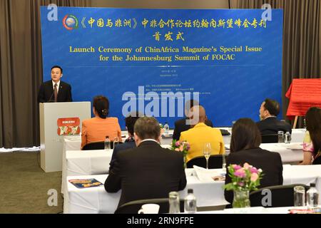 (151203) -- JOHANNESBURG, 3 décembre 2015 -- une photo prise le 3 décembre 2015 montre la cérémonie de lancement du numéro spécial du magazine ChinAfrica pour le prochain sommet de Johannesburg du Forum sur la coopération sino-africaine (FOCAC), à Johannesburg, en Afrique du Sud. ChinAfrica est un magazine mensuel en Afrique publié par China International Publishing Group. SOUTH AFRICA-JOHANNESBURG-MAGAZINE-LAUNCHING SunxRuibo PUBLICATIONxNOTxINxCHN 151203 Johannesburg DEC 3 2015 photo prise LE 3 2015 DEC montre la cérémonie de lancement du Magazine S Numéro spécial pour le prochain Sommet de Johannesburg du Forum SUR C Banque D'Images