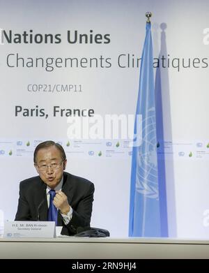 (151207) -- PARIS, 7 décembre 2015 -- le Secrétaire général des Nations Unies Ban Ki-moon prend la parole lors d'une conférence de presse lors de la Conférence sur les changements climatiques à Paris au Bourget, dans la banlieue nord de Paris, France, le 7 décembre 2015. Les ministres du monde entier se sont réunis à la Conférence de Paris sur les changements climatiques, donnant une impulsion finale au nouvel accord mondial sur le climat. L’accord de Paris devrait être le deuxième instrument juridiquement contraignant de la Convention-cadre des Nations Unies sur les changements climatiques, un traité qui oblige les pays développés à prendre l’initiative de réduire les émissions de carbone et de fournir un soutien financier Banque D'Images