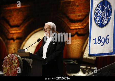 STOCKHOLM, le 10 décembre 2015 -- Tomas Lindahl, lauréat du prix Nobel de chimie, prononce une allocution après le banquet Nobel traditionnel à l'hôtel de ville de Stockholm, capitale de la Suède, le 10 décembre 2015. ) SUÈDE-STOCKHOLM-PRIX NOBEL-BANQUET YexPingfan PUBLICATIONxNOTxINxCHN Stockholm DEC 10 2015 le lauréat du Prix Nobel de chimie Tomas Lindahl prend la parole après le banquet Nobel traditionnel À l'Hôtel de ville de Stockholm capitale de la Suède DEC 10 2015 Suède Stockholm Banquet du Prix Nobel YexPingfan PUBLICATIONxNOTxINxCHN Banque D'Images