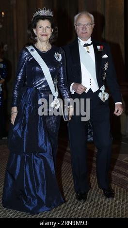 (151211) -- STOCKHOLM, le 11 décembre 2015 -- le roi de Suède Carl XVI Gustaf et la reine Silvia assistent au banquet royal des lauréats du prix Nobel au Palais Royal de Stockholm, Suède, le 11 décembre 2015.) SWEDEN-STOCKHOLM-NOBEL-PRIZE-ROYAL-BANQUET YexPingfan PUBLICATIONxNOTxINxCHN 151211 Stockholm DEC 11 2015 Suède le Roi Carl XVI Gustaf et la Reine Silvia assistent au banquet Royal des lauréats du prix Nobel AU Palais Royal de Stockholm Suède DEC 11 2015 Suède Stockholm Prix Nobel banquet Royal YexPingfan PUBLICATIONxNOTxINxCHN Banque D'Images