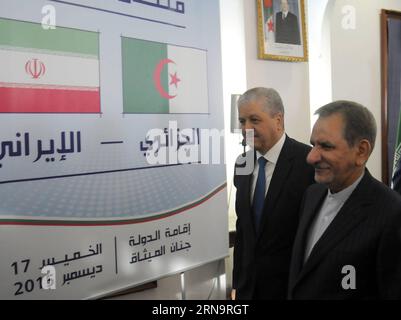 (151217) -- ALGER, 17 déc. 2015 () -- visite du premier vice-président iranien Eshaq Jahangiri (à droite) et du premier ministre algérien Abelmalek Sellal à Alger, Algérie, le 17 décembre 2015. L'Algérie et l'Iran ont signé jeudi trois protocoles d'accord (MoU) pour renforcer les relations économiques, en mettant l'accent sur la coopération mutuelle dans les domaines de l'industrie, de la haute technologie et de l'agriculture. () ALGÉRIE-ALGER-IRAN-LIENS ÉCONOMIQUES XINHUA PUBLICATIONxNOTxINxCHN 151217 Alger DEC 17 2015 visite du premier vice-président iranien Eshaq Jahangiri r et des premiers ministres algériens Sellal arrivent pour un moi Banque D'Images