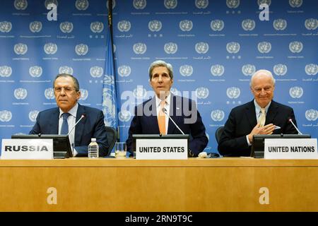 Un Sicherheitsrat billigt Friedensplan für syrien (151219) - NEW YORK, 19 décembre 2015 -- le secrétaire d’État américain John Kerry (C), le ministre russe des Affaires étrangères Sergei Lavrov (L) et l’envoyé spécial des Nations Unies pour la Syrie Staffan de Mistura tiennent une conférence de presse sur la Syrie au siège de l’ONU à New York le 18 décembre 2015. Vendredi, le Conseil de sécurité des Nations Unies a adopté une résolution visant à mettre fin au conflit syrien par des pourparlers de paix. ) (azp) CONFÉRENCE DE PRESSE SUR LE CONFLIT ONU-États-Unis-RUSSIE-SYRIE LixMuzi PUBLICATIONxNOTxINxCHN le Conseil de sécurité des Nations Unies approuve le plan de paix pour la Syrie New York DEC 19 2015 Unit Banque D'Images