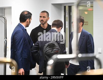 Berlin, Germany. 31st Aug, 2023. Football, 1st Bundesliga, 2023/24 season, 1. FC Union Berlin. Arrival of Leonardo Bonucci (2nd from left) and advisor at the airport. According to a media report, Bundesliga soccer club Union Berlin is on the verge of signing the next top-class player. The Köpenicker had reached a verbal agreement with the long-time Italian international Leonardo Bonucci, it was said on the platform X, formerly Twitter. (to dpa 'Bonucci switch to Union imminent - defender in Berlin') Credit: Matthias Koch/dpa/Alamy Live News Stock Photo