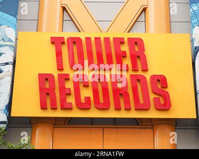 TOKYO, JAPON - 30 août 2023 : un panneau sur le devant de la branche Tower Records dans le quartier Shibuya de Tokyo. Banque D'Images