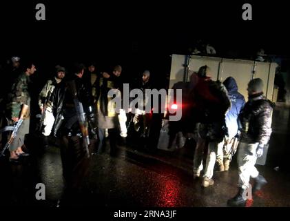 Anschlag in Masar-e Sharif (160104) -- MAZAR-E-SHARIF, Jan. 4, 2016 -- Afghan security forces inspect at the site of attack in Mazar-e-Sharif, capital of northern Balkh province, Afghanistan, Jan. 3, 2016. Heavy clashes were going on in northern Afghan town of Mazar-i-Sharif on Sunday night after gunmen seized a building and attacked the nearby Indian Consulate office, sources said. ) AFGHANISTAN-BALKH-ATTACK ON INDIAN CONSULATE YaqoubxAzorda PUBLICATIONxNOTxINxCHN   Stop in Masar e Sharif 160104 Mazar e Sharif Jan 4 2016 Afghan Security Forces inspect AT The Site of Attack in Mazar e Sharif C Stock Photo