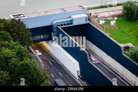 HEINENOORD - Drone photo du tunnel Heinenoordtunnel sur l'A29. Le tunnel a rouvert après avoir été fermé dans les deux sens pour entretien depuis août 7. ANP JEFFREY GROENEWEG pays-bas sorti - belgique sorti Banque D'Images