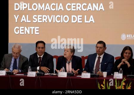 Mexico, Mexique. 31 août 2023. 31 août 2023, Mexico, Mexique : la Chancelière du Mexique, Alicia Barcena avec le coordinateur du Parti du mouvement de régénération nationale, Eduardo Ramirez et du Sénat, Alejandro Armenta dans l'ancien manoir de Xicotencatl avec les sénateurs des partis du mouvement de régénération nationale, travailliste et vert, à Mexico. Le 31 août 2023 à Mexico, Mexique (photo de Luis Barron/Eyepix Group/Sipa USA). Crédit : SIPA USA/Alamy Live News Banque D'Images