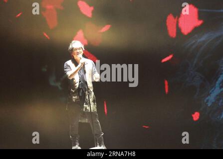 (160111) -- NANJING, 9 janvier 2016 -- le chanteur Emil Wakin Chau se produit lors de son concert à Nanjing, capitale de la province du Jiangsu de l est de la Chine, le 9 janvier 2016.) (Ry) CHINA-NANJING-CONCERT (CN) WangxQiming PUBLICATIONxNOTxINxCHN 160111 Nanjing Jan 9 2016 le chanteur Emil Wakin Chau se produit lors de son concert à Nanjing capitale de la Chine orientale S Jiangsu province Jan 9 2016 Ry China Nanjing concert CN WangxQiming PUBLICATIONxNOTxINxCHN Banque D'Images