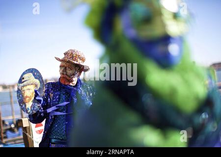 Karneval à Venedig VENISE, 4 février 2016 -- Un fêtard masqué déguisé en Vincent van Gogh pose sur la place Saint-Marc à Venise, en Italie, pendant le Carnaval de Venise, le 4 février 2016. Le carnaval de Venise a lieu du 23 janvier au 9 février cette année. ) ITALIE-VENISE-CARNAVAL JinxYu PUBLICATIONxNOTxINxCHN Carnaval à Venise Venise 4 2016 février un Revel masqué déguisé en Vincent van Gogh pose SUR la place San Marco à Venise Italie pendant le Carnaval de Venise LE 4 2016 février le Carnaval de Venise EST héros du 23 janvier au 9 février cette année Italie Carnaval de Venise JinxYu PUBLICATIONxNOTxINxCHN Banque D'Images