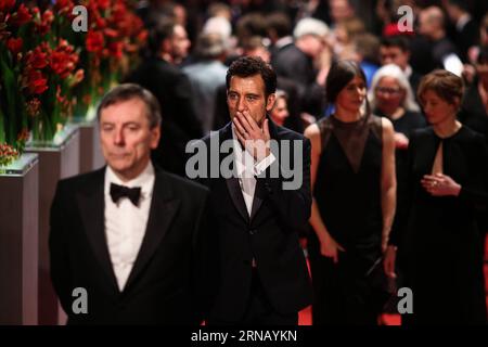 66. Berlinale Eröffnungsfeier: Hail, Caesar! Filmpremiere (160211) -- BERLIN, Feb. 11, 2016 -- Jury member and British Actor Clive Owen (2nd L) walks on the red carpet of the opening ceremony of the 66th Berlinale International Film Festival in Berlin, Germany, Feb. 11, 2016.) GERMANY-BERLIN-FILM FESTIVAL ZhangxFan PUBLICATIONxNOTxINxCHN   66 Berlinale Opening ceremony Hail Caesar Film premiere  Berlin Feb 11 2016 Jury member and British Actor Clive Owen 2nd l Walks ON The Red Carpet of The Opening Ceremony of The 66th Berlinale International Film Festival in Berlin Germany Feb 11 2016 Germany Stock Photo